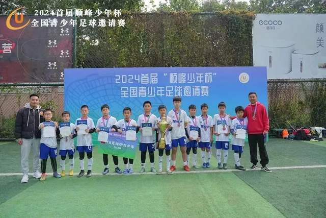 76人四巨头都是持球打法！他们如何避免重蹈那支33胜湖人的覆辙？文章头图